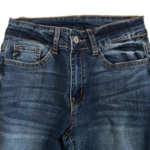 KanCan Junior size 3 Skinny Leg, Med. Wash, Mid Rise 8.5” 5 pockets, waist 25”.